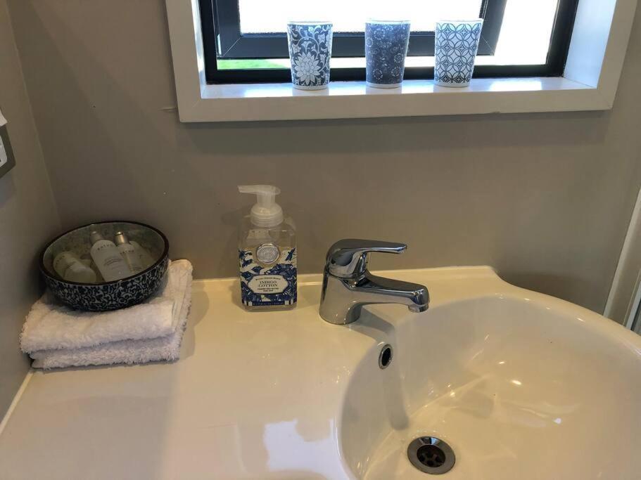 Private, Tasteful Studio Apartment Wanaka Exterior photo